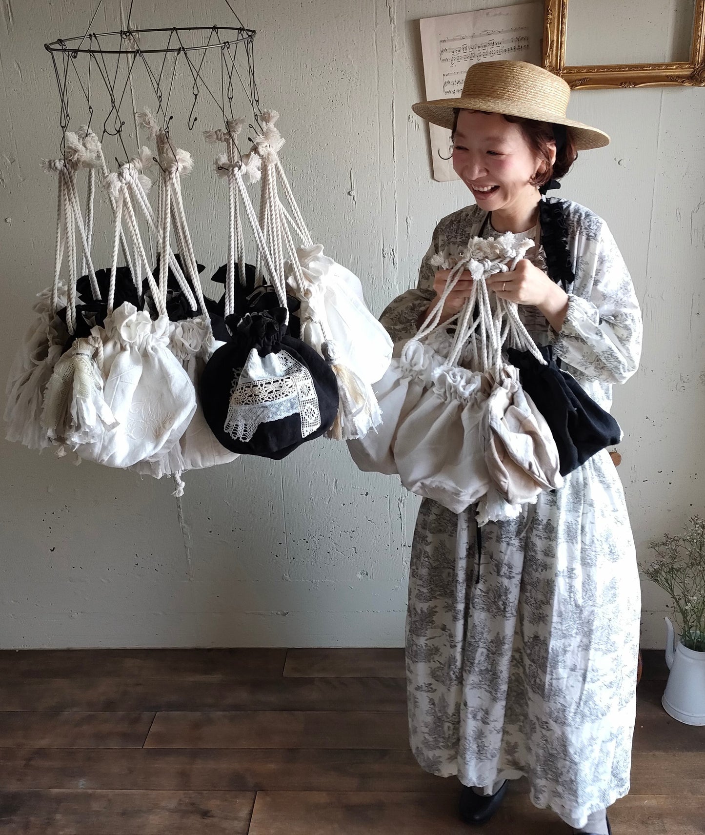 【Ecru White】モノグラム刺繍マシュマロバッグ エクリュホワイト embroidery mashumallow bag pouch