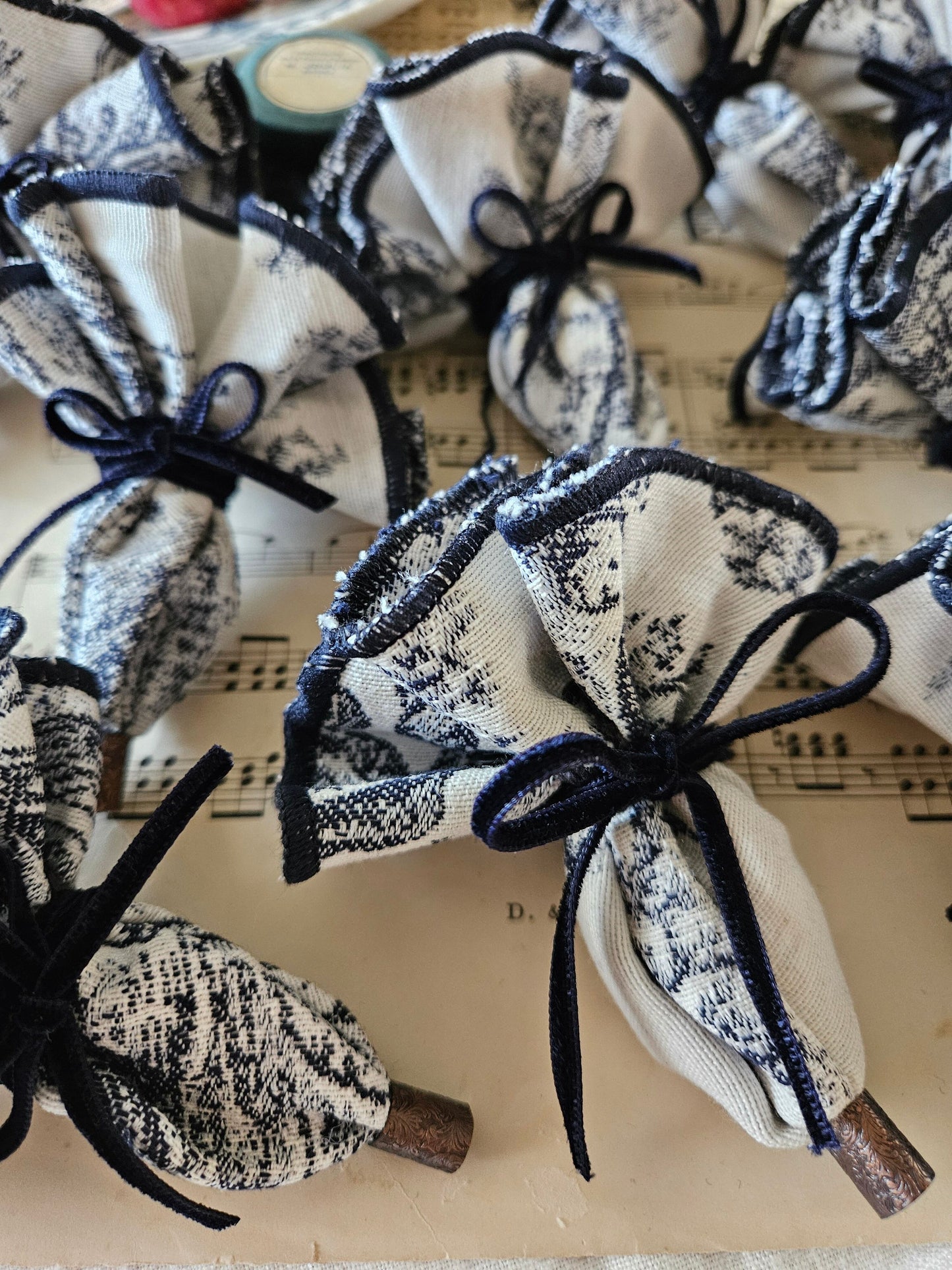 トワルドジュイ のオマモリネックレス  french goblin toile de jouy  omamori necklace