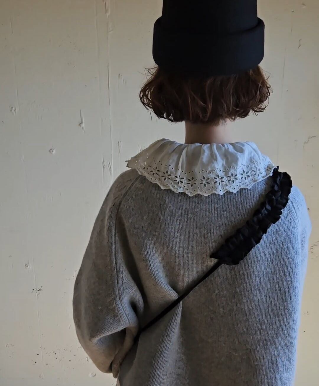 ハナビラフリルのスマホショルダー 【ダークブラック】Hanabira frill smart phone accessory