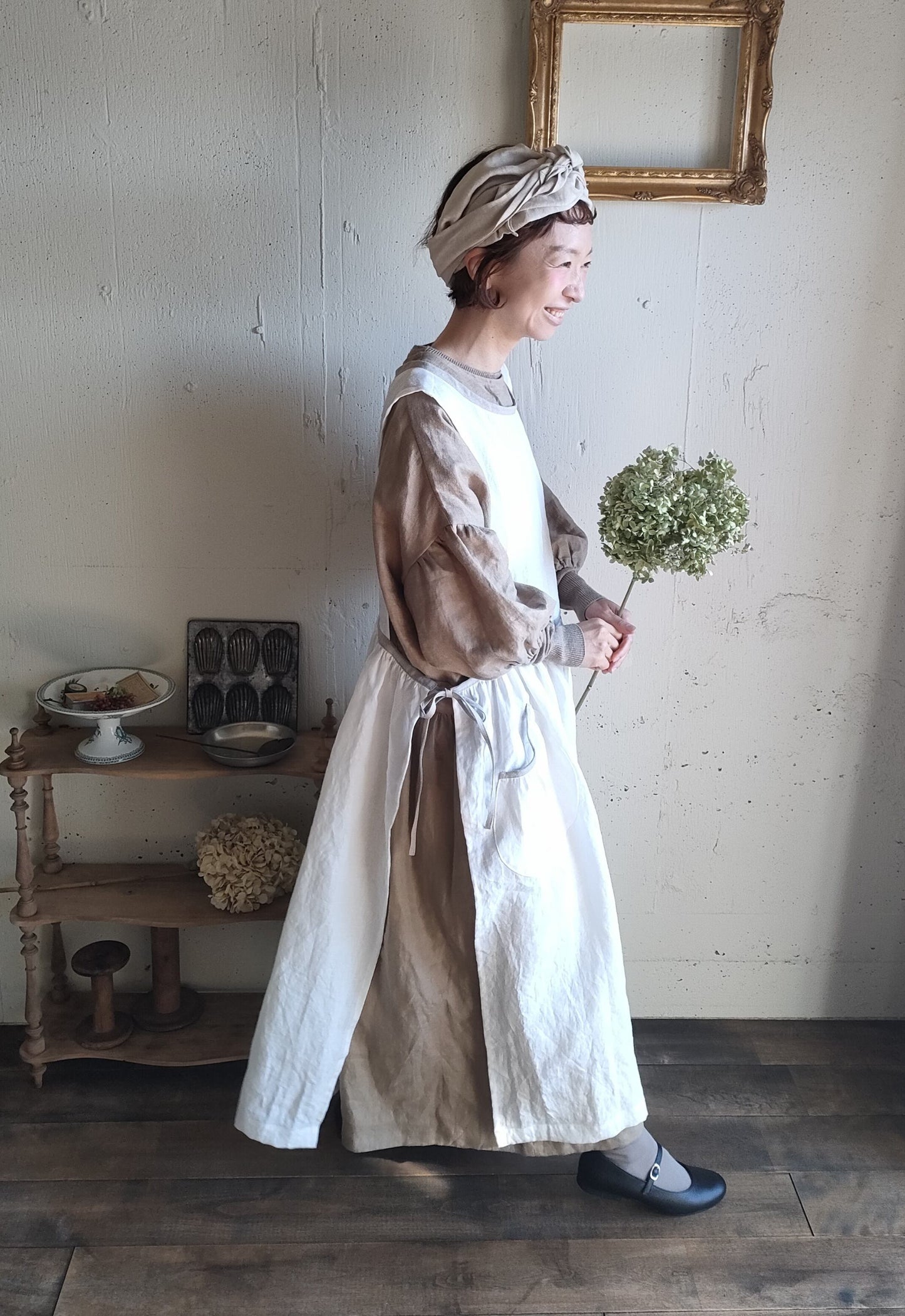 【Ecru White × kinari 】Piping Linen apron onepiece　モノグラム刺繍エクリュホワイト×キナリ　パイピングエプロンワンピース　モノグラム刺繍ポケット