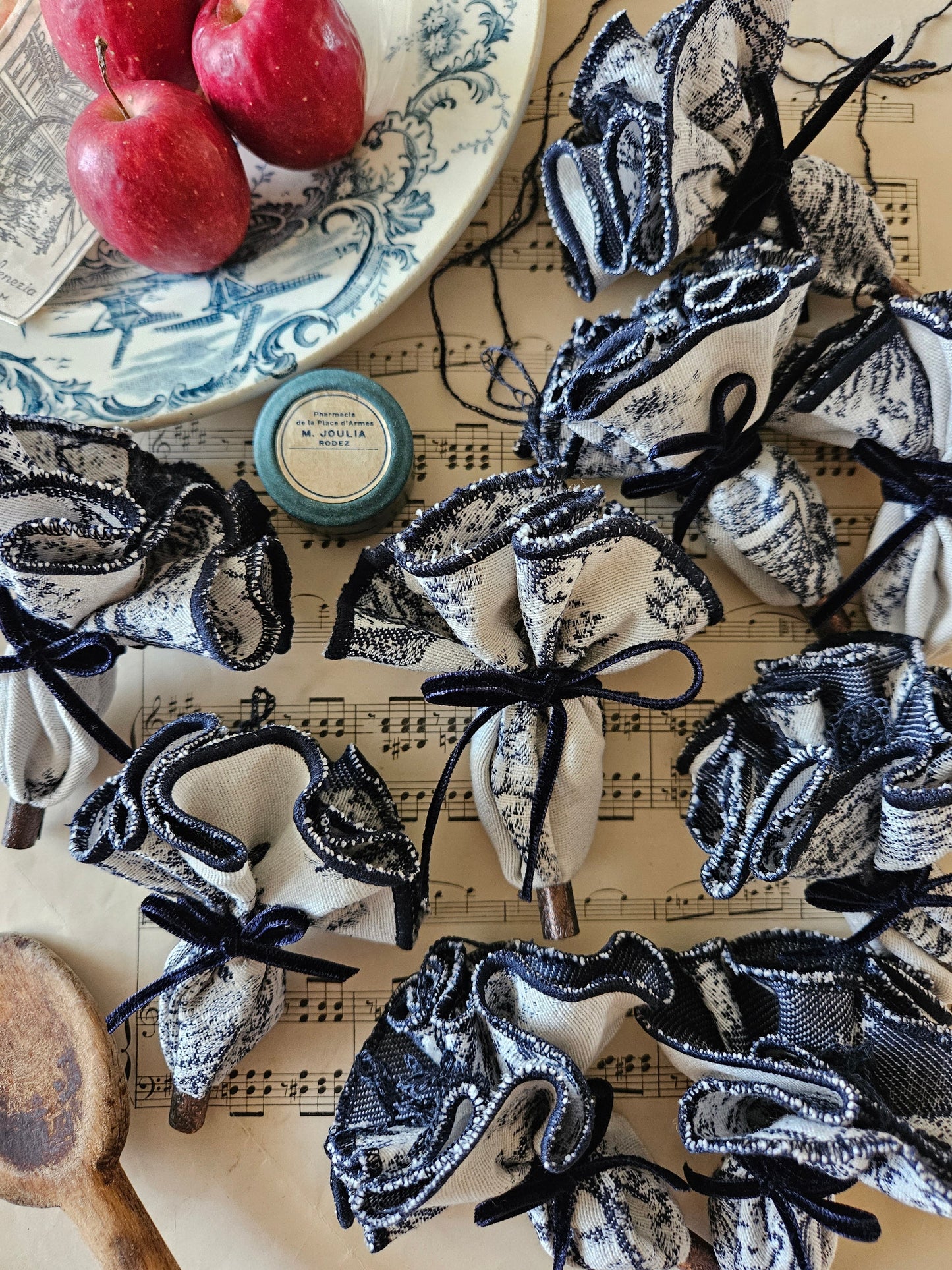 トワルドジュイ のオマモリネックレス  french goblin toile de jouy  omamori necklace