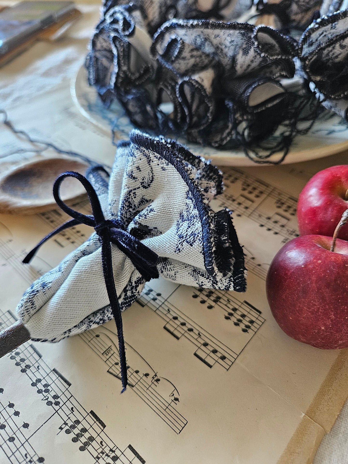 トワルドジュイ のオマモリネックレス  french goblin toile de jouy  omamori necklace
