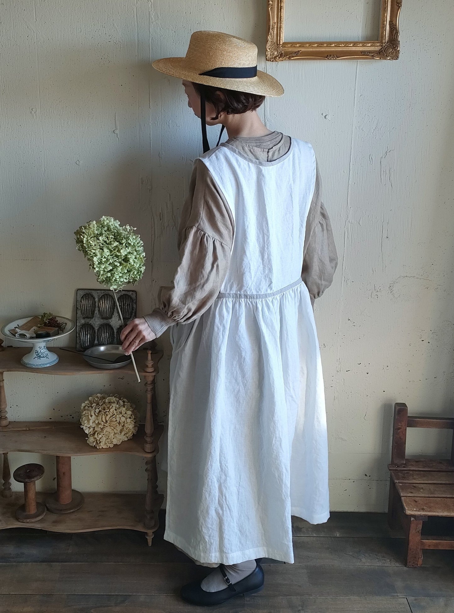 【Ecru White × kinari 】Piping Linen apron onepiece　モノグラム刺繍エクリュホワイト×キナリ　パイピングエプロンワンピース　モノグラム刺繍ポケット