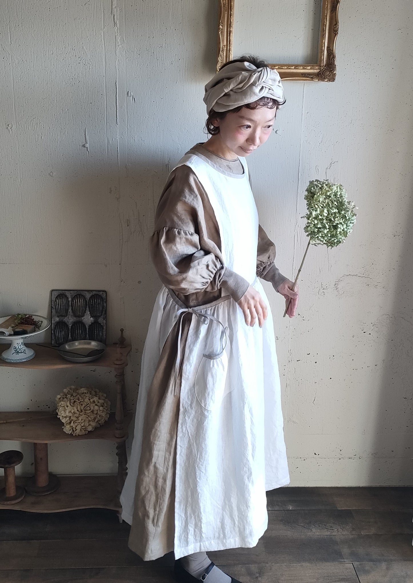 【Ecru White × kinari 】Piping Linen apron onepiece　モノグラム刺繍エクリュホワイト×キナリ　パイピングエプロンワンピース　モノグラム刺繍ポケット
