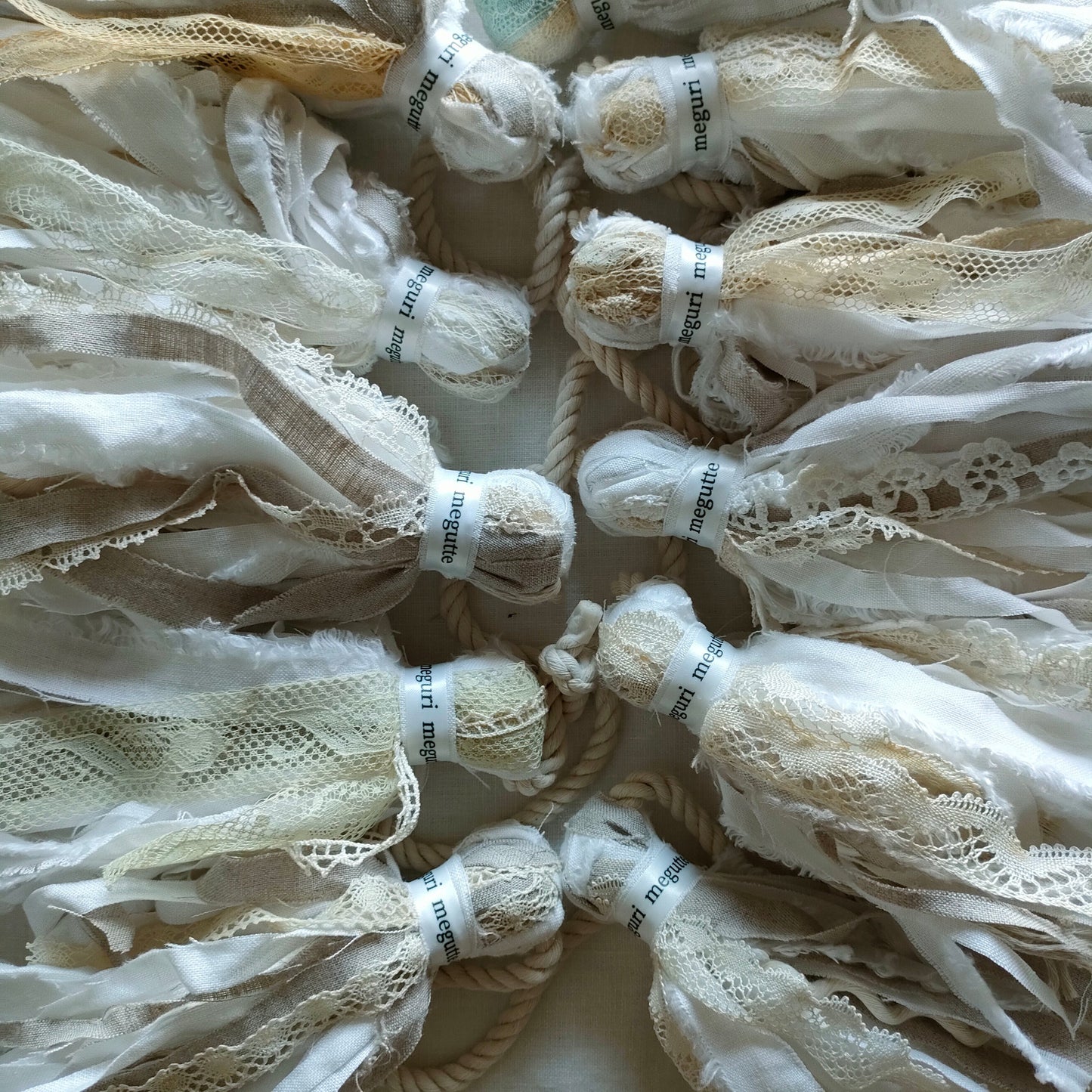 【Ecru White】モノグラム刺繍マシュマロバッグ　エクリュホワイト　embroidery mashumallow bag pouch