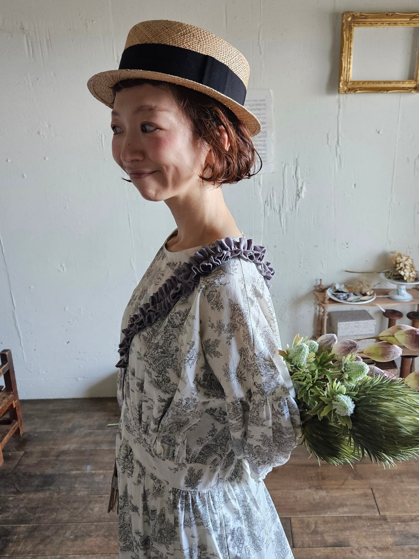 【Ash lavender】アッシュラベンダー　ハナビラフリルのスマホショルダー Hanabira frill smart phone accessory