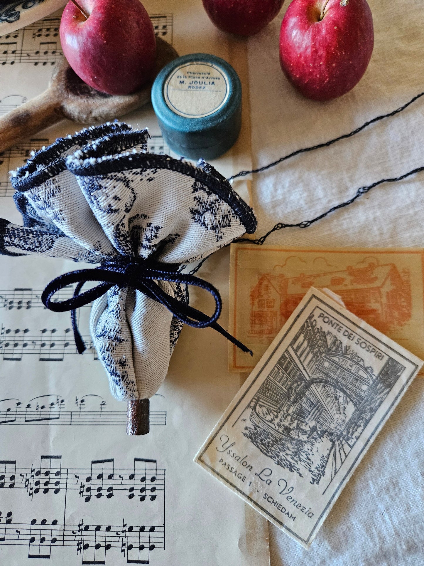 トワルドジュイ のオマモリネックレス  french goblin toile de jouy  omamori necklace