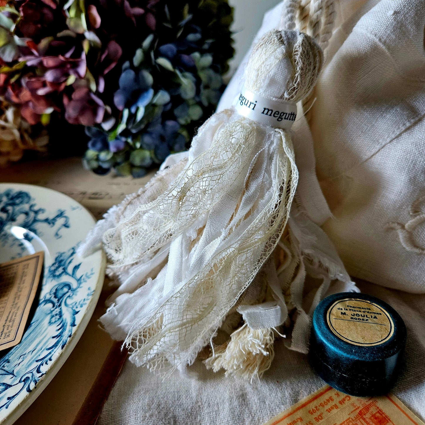 【Ecru White】モノグラム刺繍マシュマロバッグ　エクリュホワイト　embroidery mashumallow bag pouch