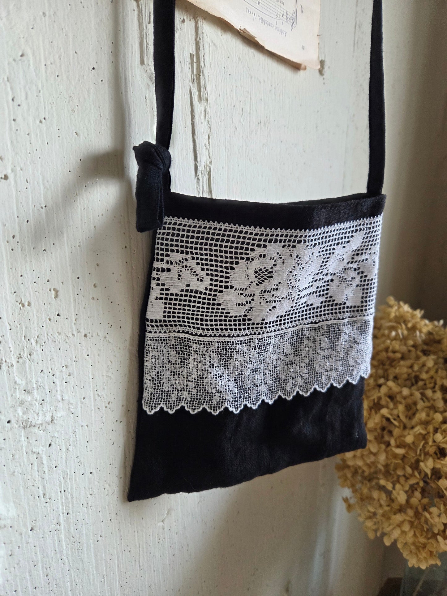 アンティークなレースのミニポシェット　スマホポーチantique lace smart phone accessories