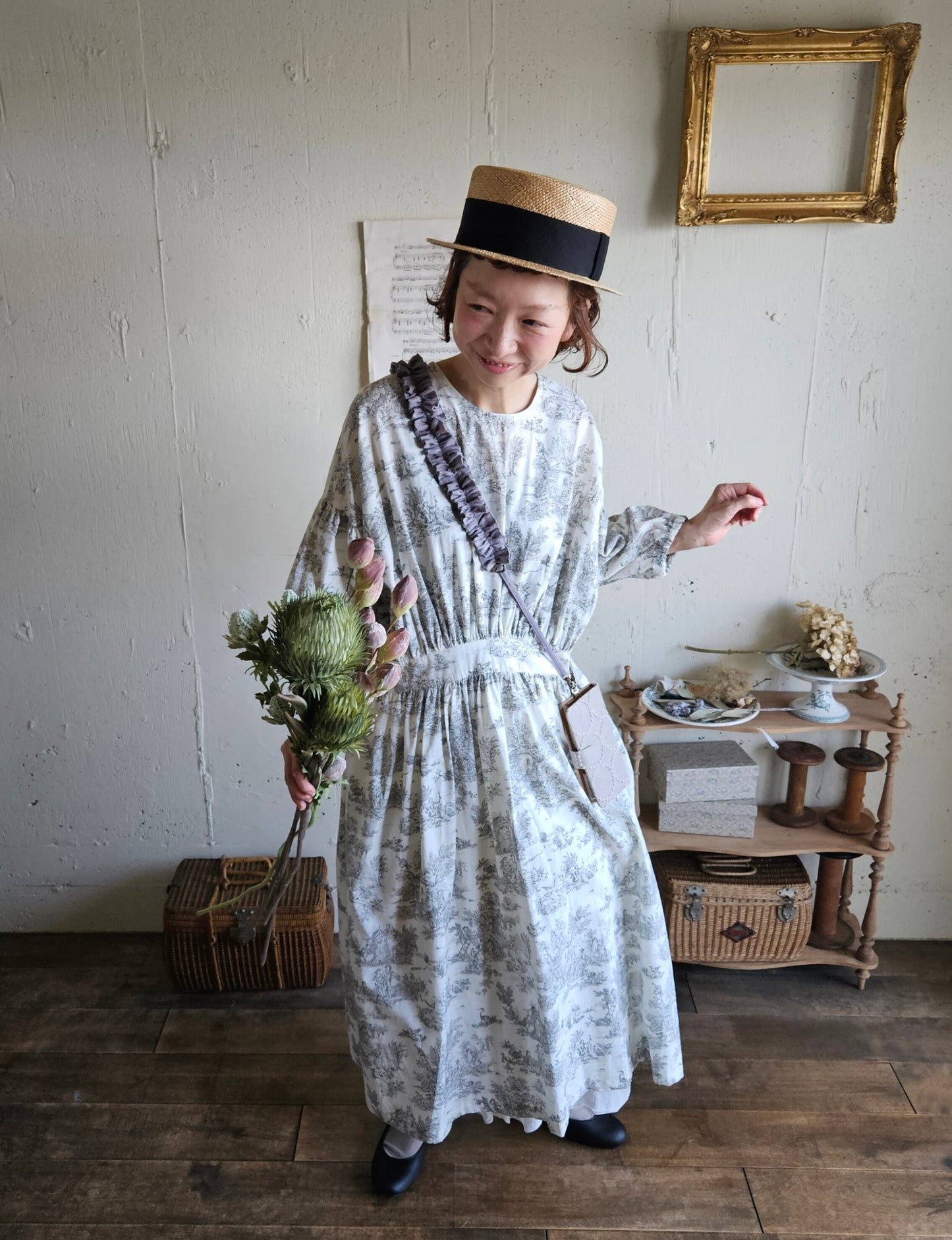 【Ash lavender】アッシュラベンダー　ハナビラフリルのスマホショルダー Hanabira frill smart phone accessory