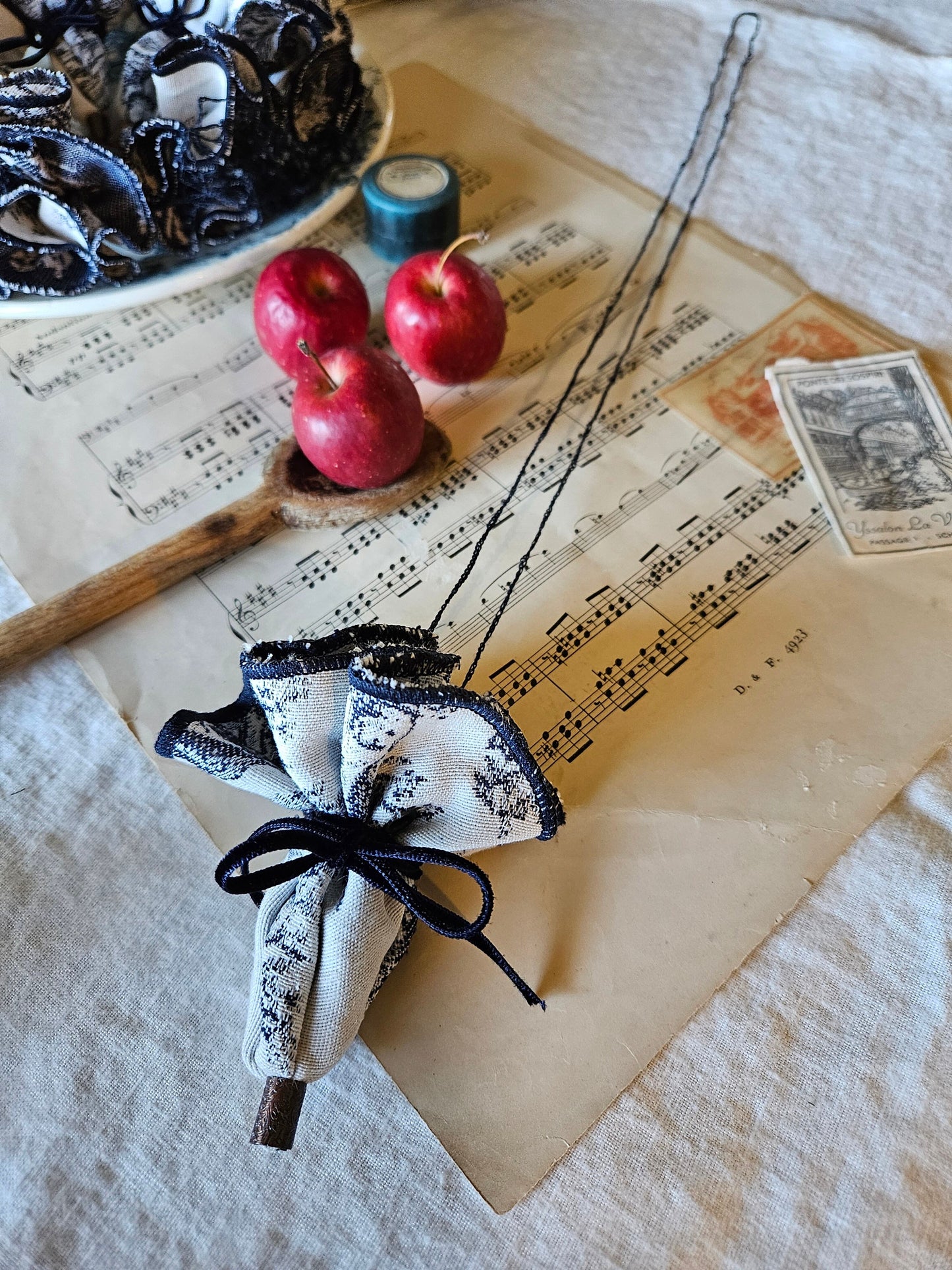 トワルドジュイ のオマモリネックレス  french goblin toile de jouy  omamori necklace