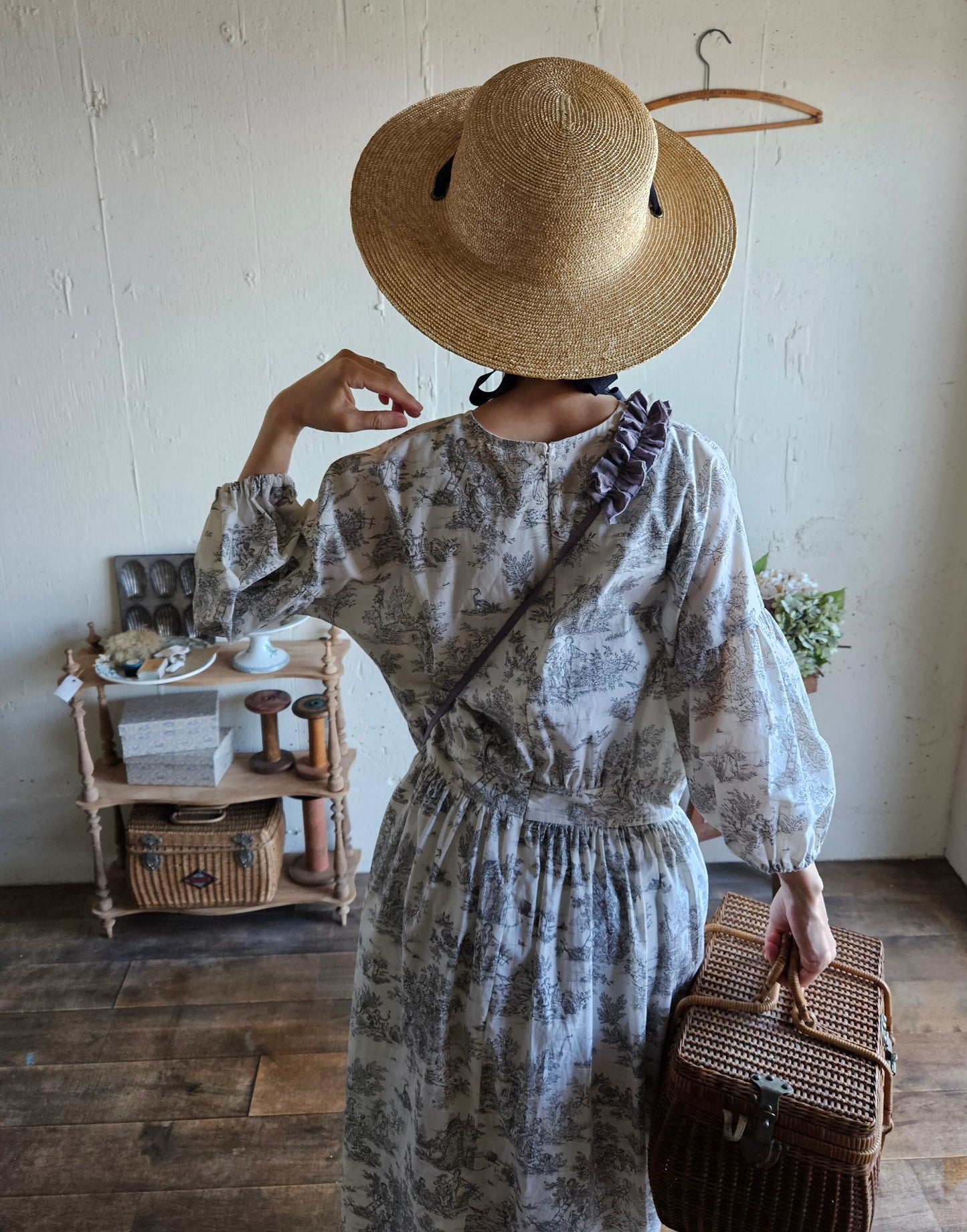 【Ash lavender】アッシュラベンダー　ハナビラフリルのスマホショルダー Hanabira frill smart phone accessory
