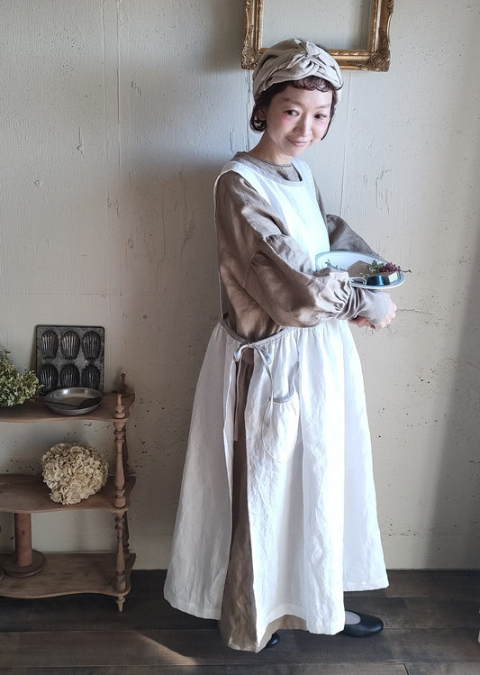 【Ecru White × kinari 】Piping Linen apron onepiece　モノグラム刺繍エクリュホワイト×キナリ　パイピングエプロンワンピース　モノグラム刺繍ポケット