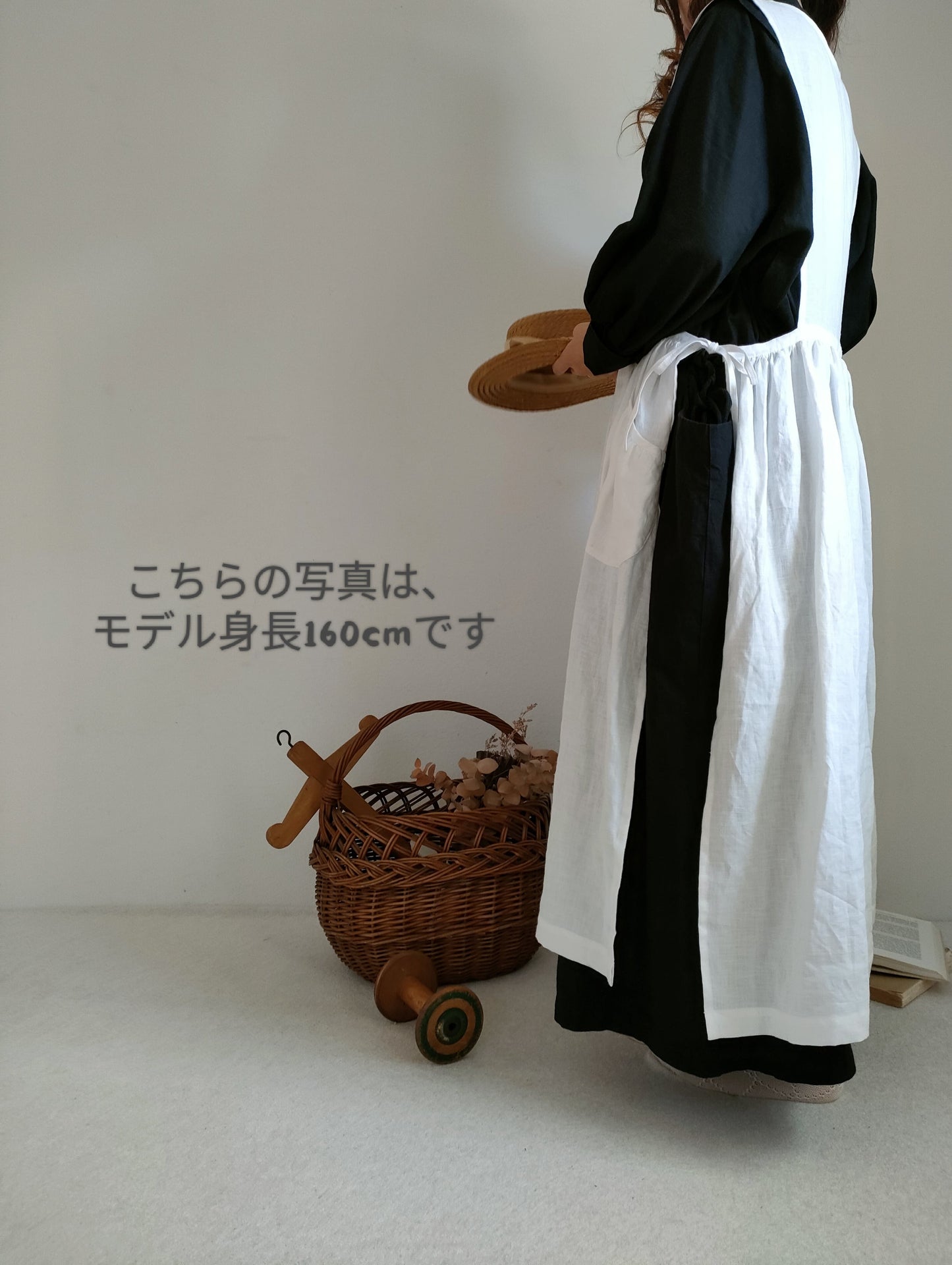 Ecru White　フレンチリネン　サイドリボンのエプロンワンピース　フレンチリネンワンピース　リネンエプロンワンピース　エプロンドレス　