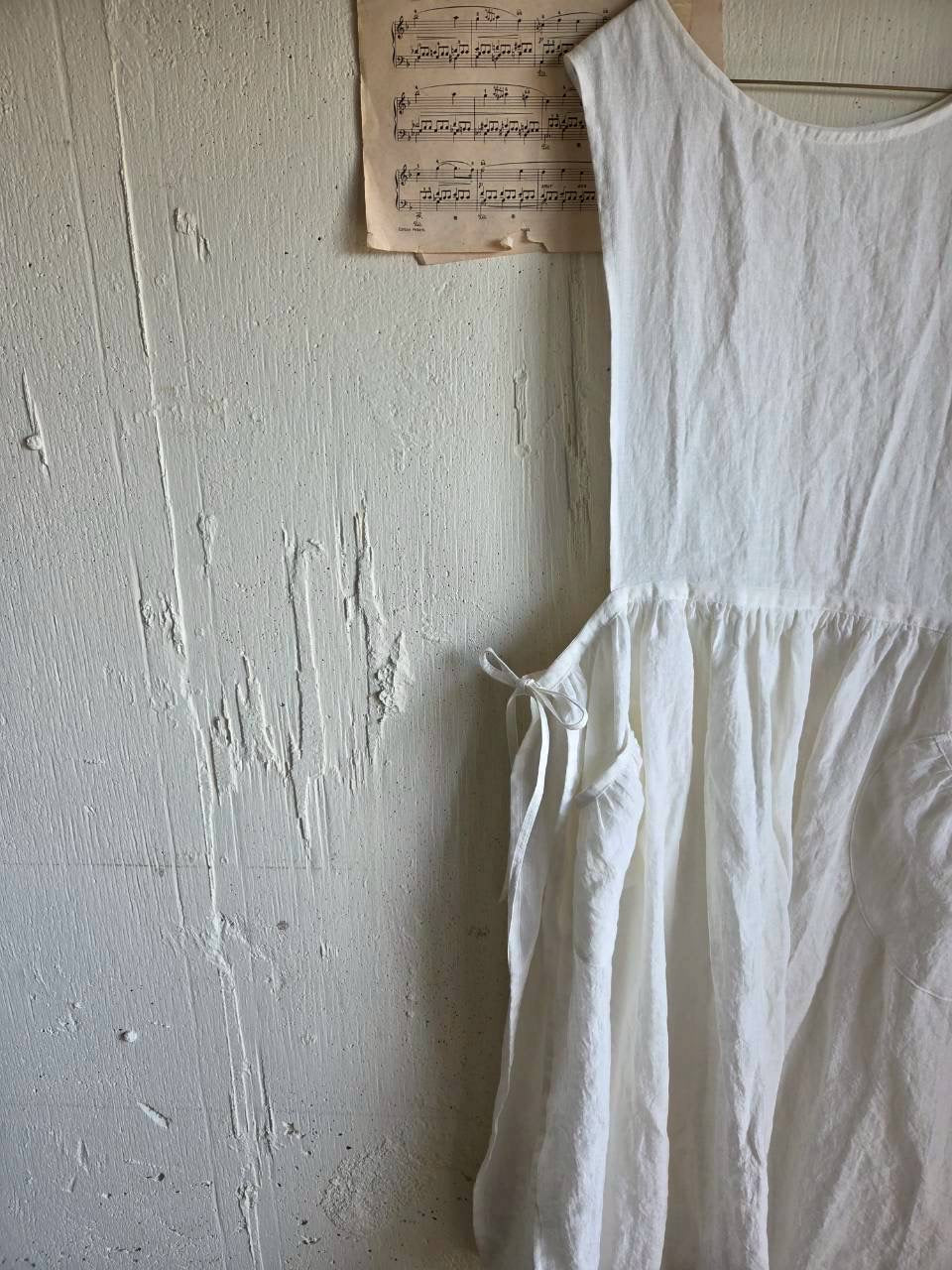 【Ecru white】エアリーエプロンワンピース　Airy side ribbon apron one-piece