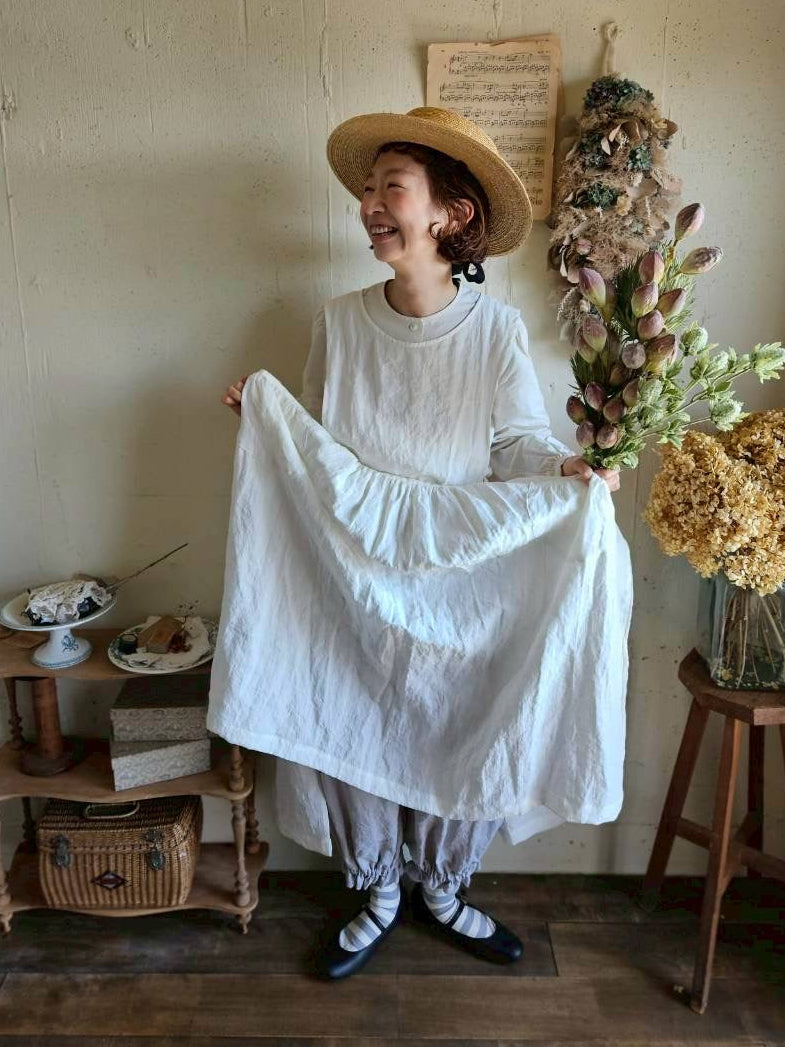 【Ecru white】エアリーエプロンワンピース　Airy side ribbon apron one-piece