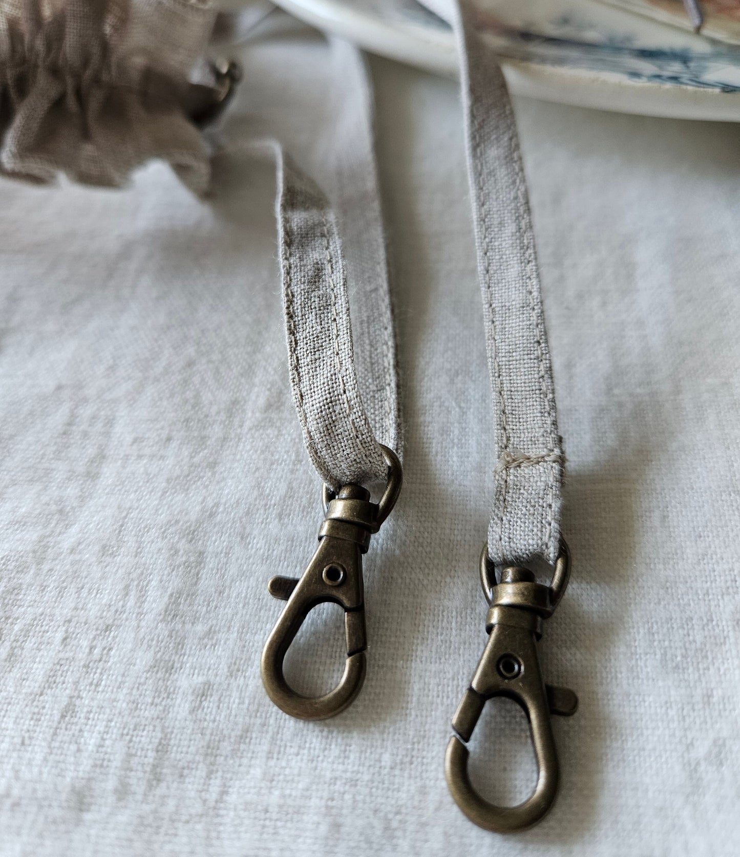 【Kinari natural】キナリナチュラル　ハナビラフリルのスマホショルダー Hanabira frill smart phone accessory