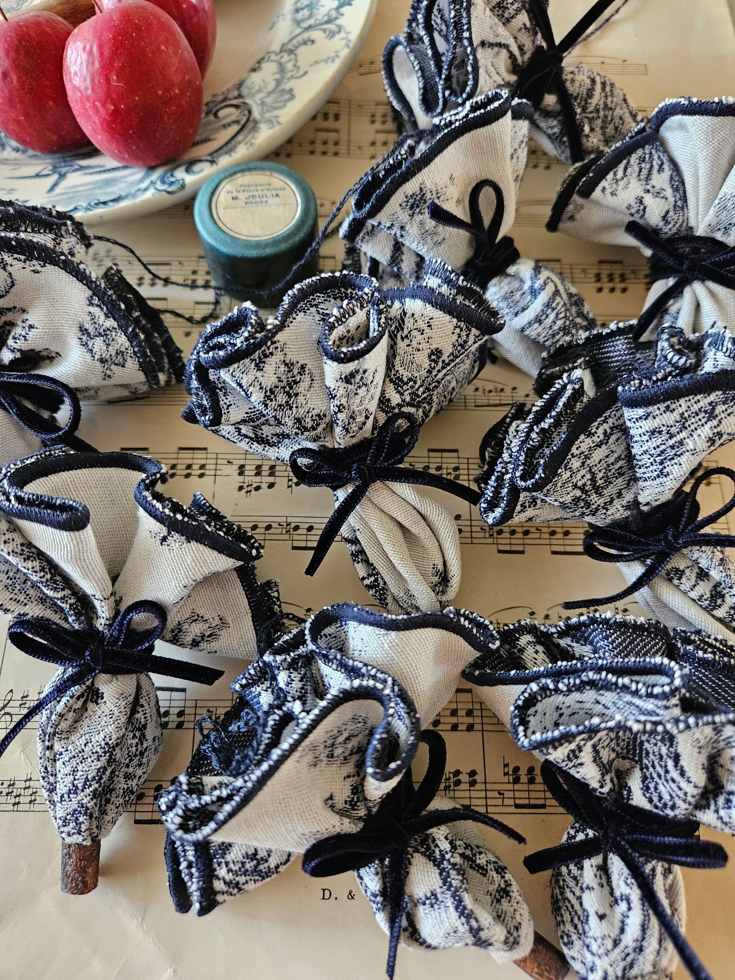 トワルドジュイ のオマモリネックレス  french goblin toile de jouy  omamori necklace