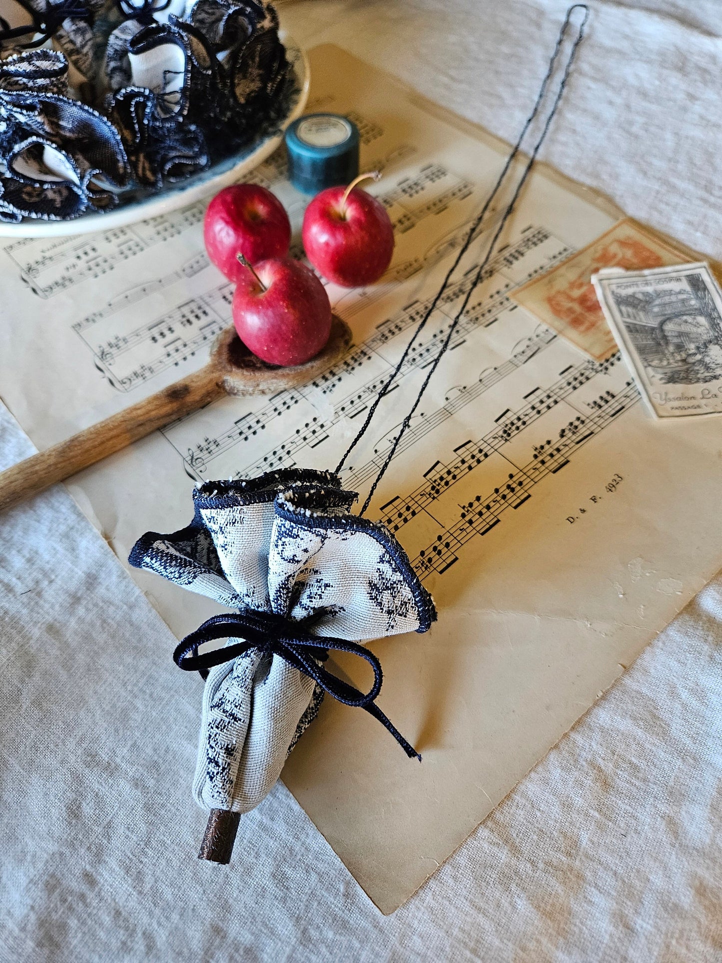トワルドジュイ のオマモリネックレス  french goblin toile de jouy  omamori necklace