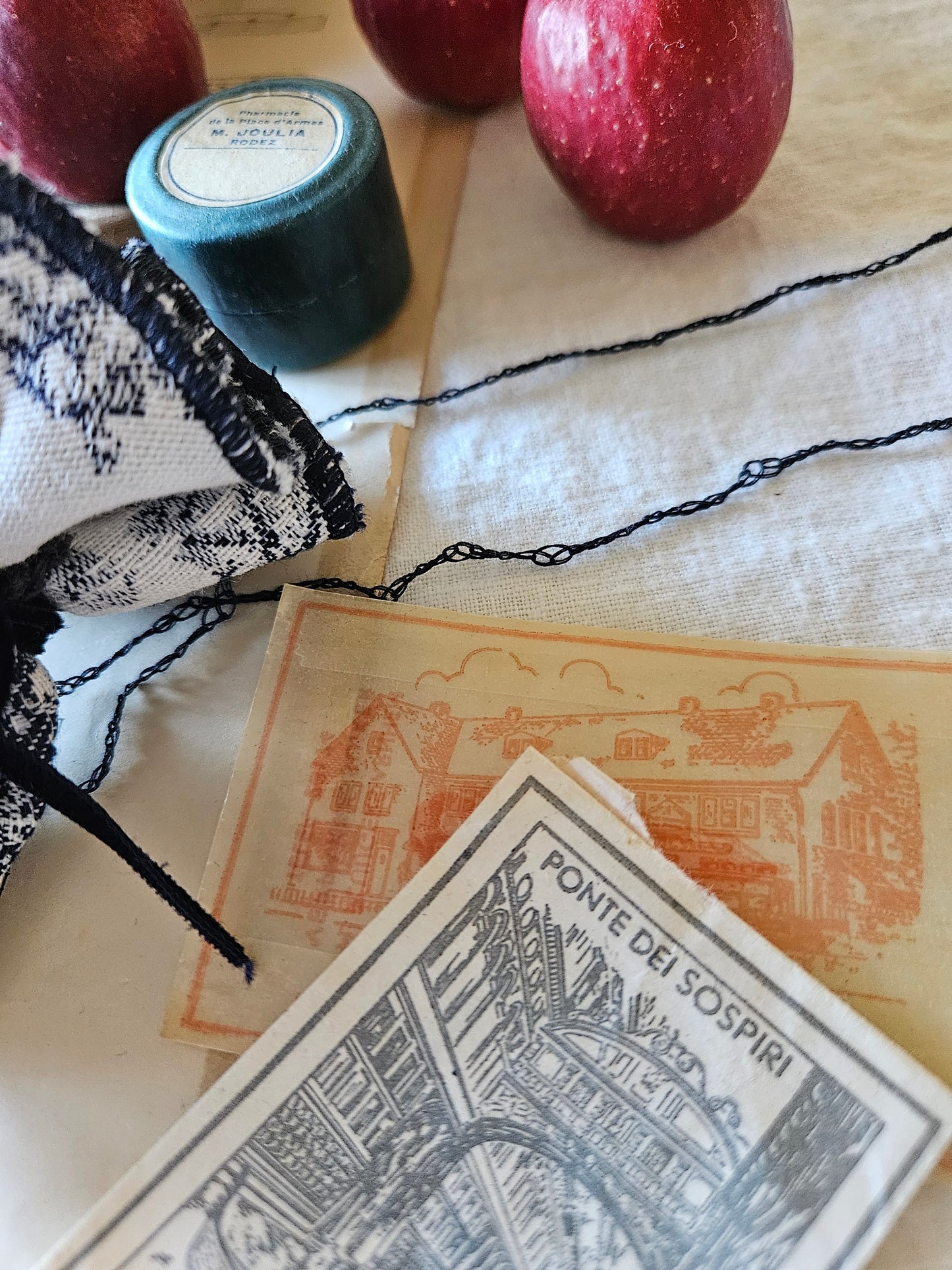 トワルドジュイ のオマモリネックレス  french goblin toile de jouy  omamori necklace