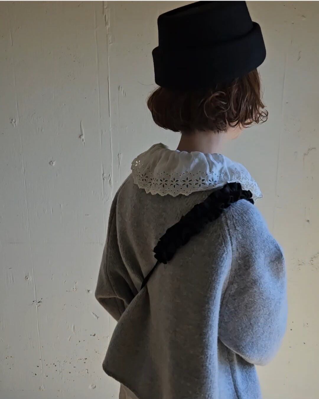 ハナビラフリルのスマホショルダー 【ダークブラック】Hanabira frill smart phone accessory