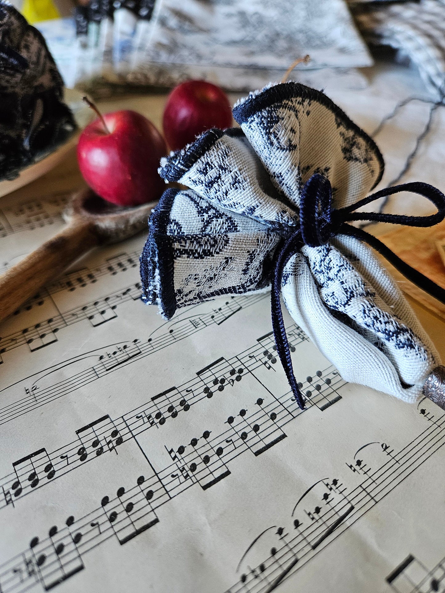 トワルドジュイ のオマモリネックレス  french goblin toile de jouy  omamori necklace