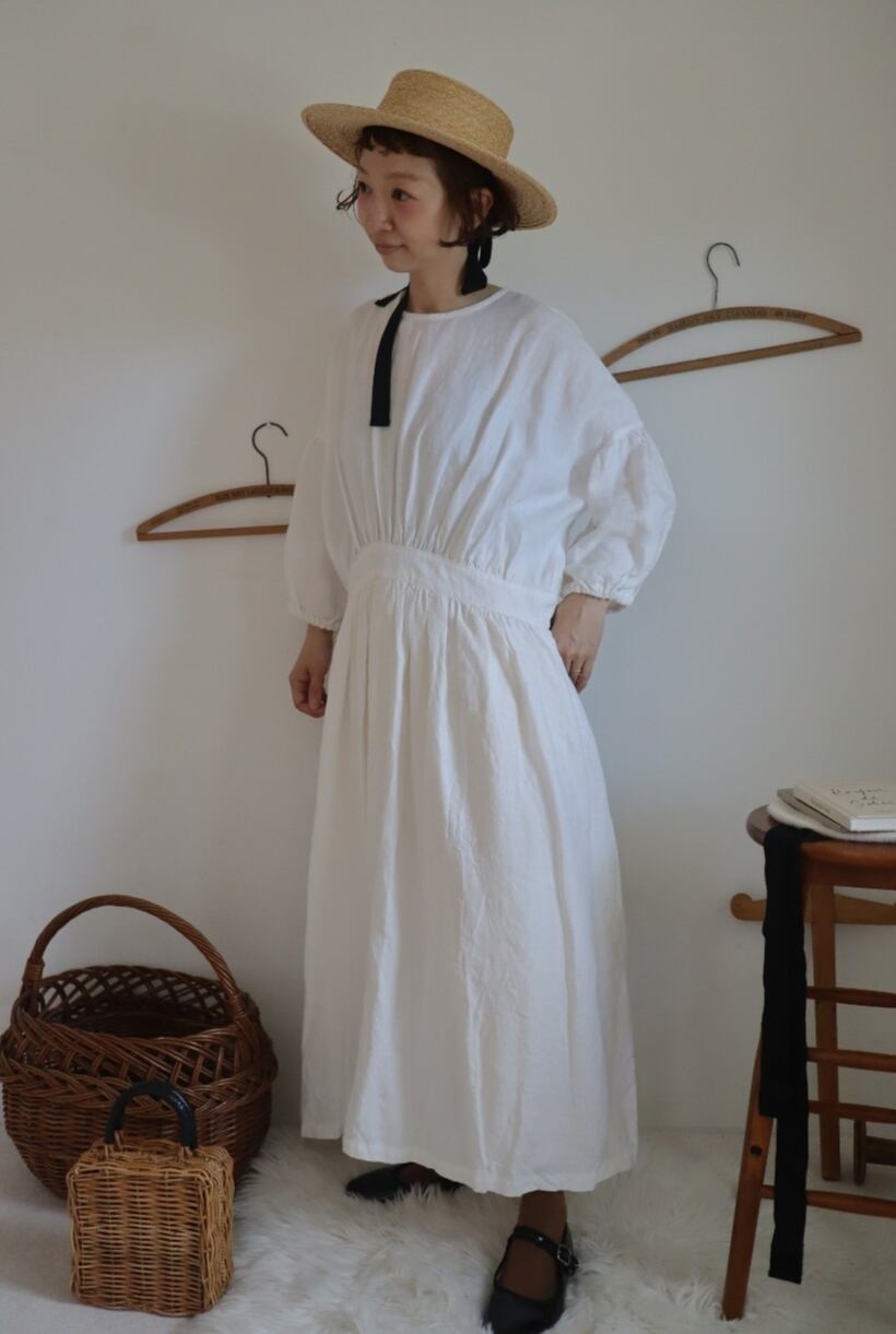 【Ecru White】エクリュホワイト　フレンチリネンギャザーワンピース　