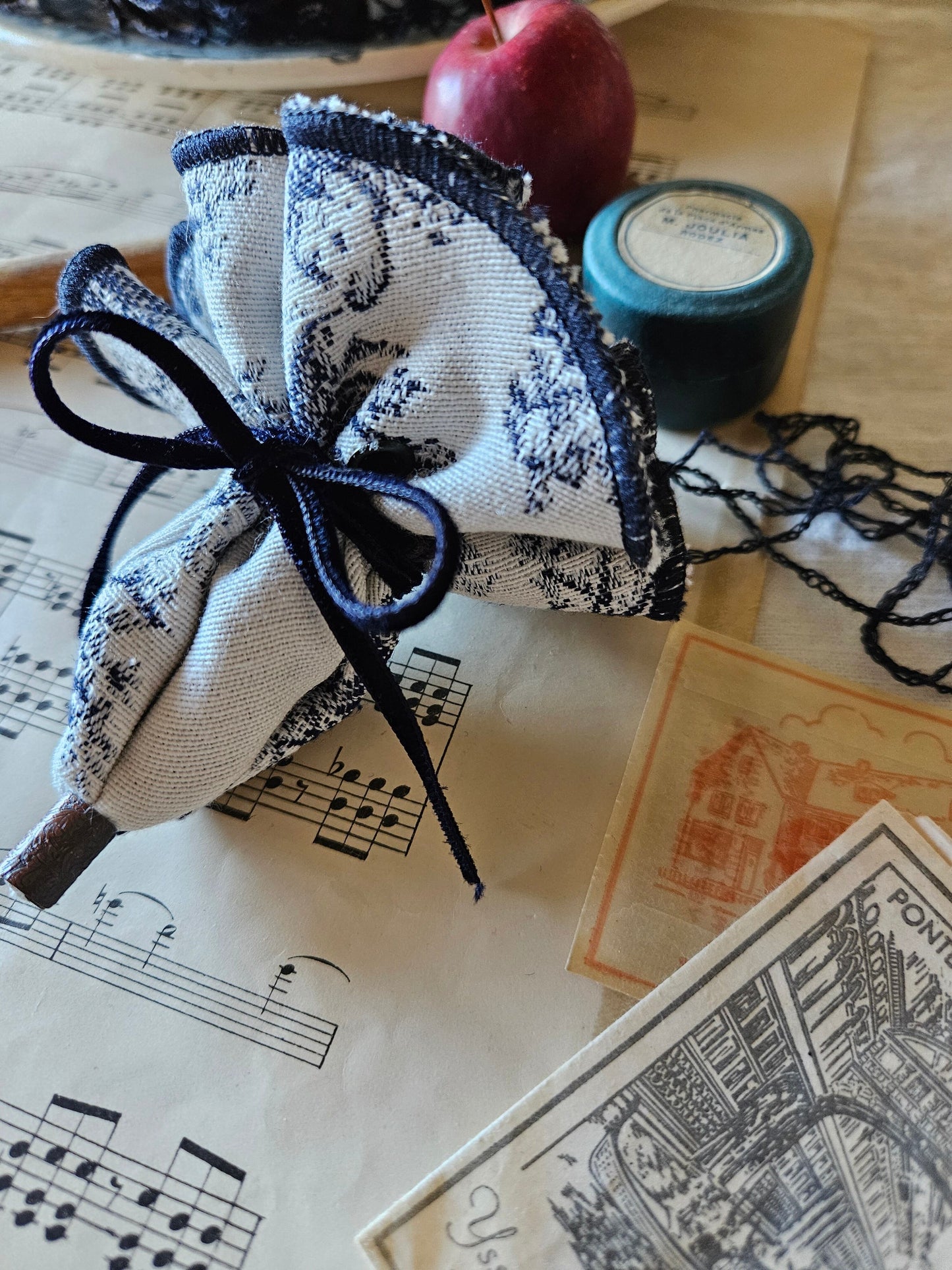 トワルドジュイ のオマモリネックレス  french goblin toile de jouy  omamori necklace