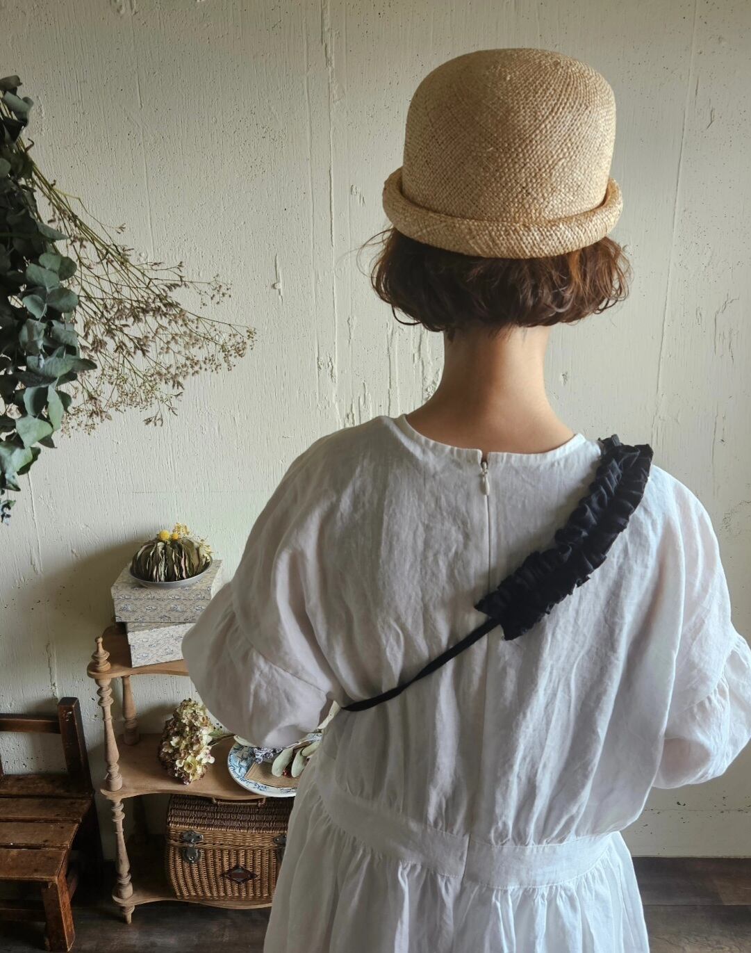 ハナビラフリルのスマホショルダー 【ダークブラック】Hanabira frill smart phone accessory