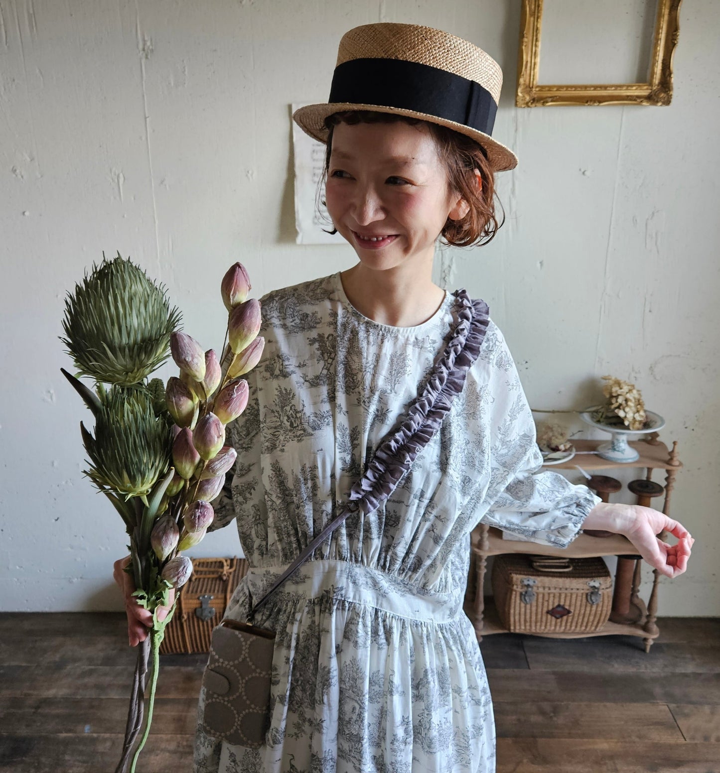 【Ash lavender】アッシュラベンダー　ハナビラフリルのスマホショルダー Hanabira frill smart phone accessory