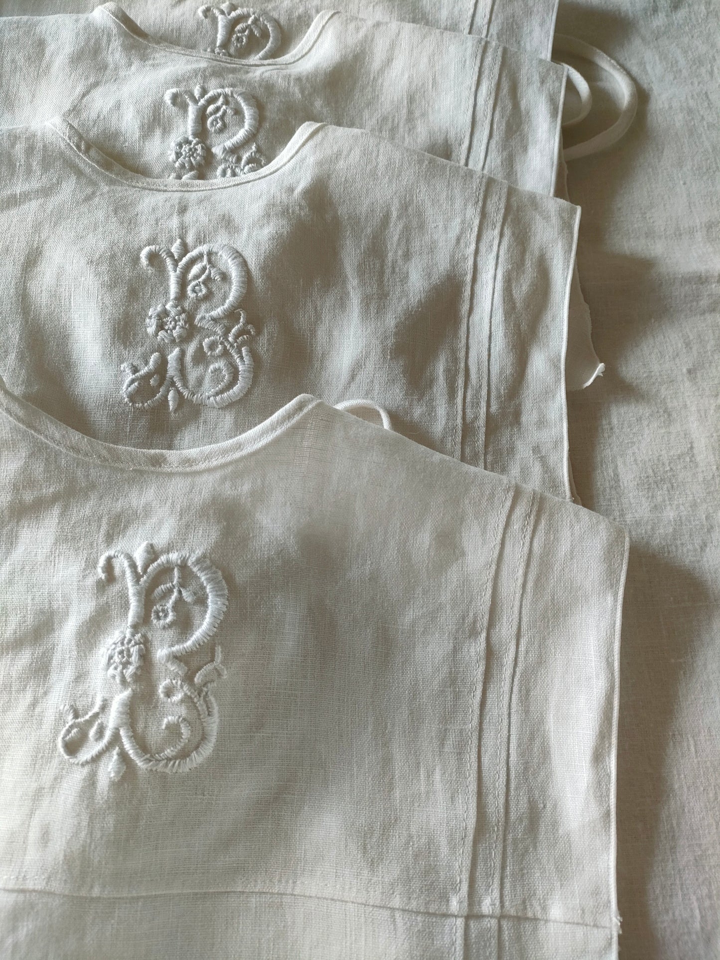 Embroidery Linen collar モノグラム刺繍のリネンつけ襟　手刺繍フランスアンティーク　リネン　つけ襟　
