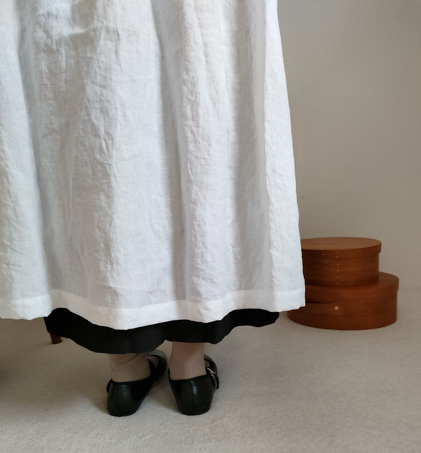 【Ecru White × kinari 】Piping Linen apron onepiece　モノグラム刺繍エクリュホワイト×キナリ　パイピングエプロンワンピース　モノグラム刺繍ポケット