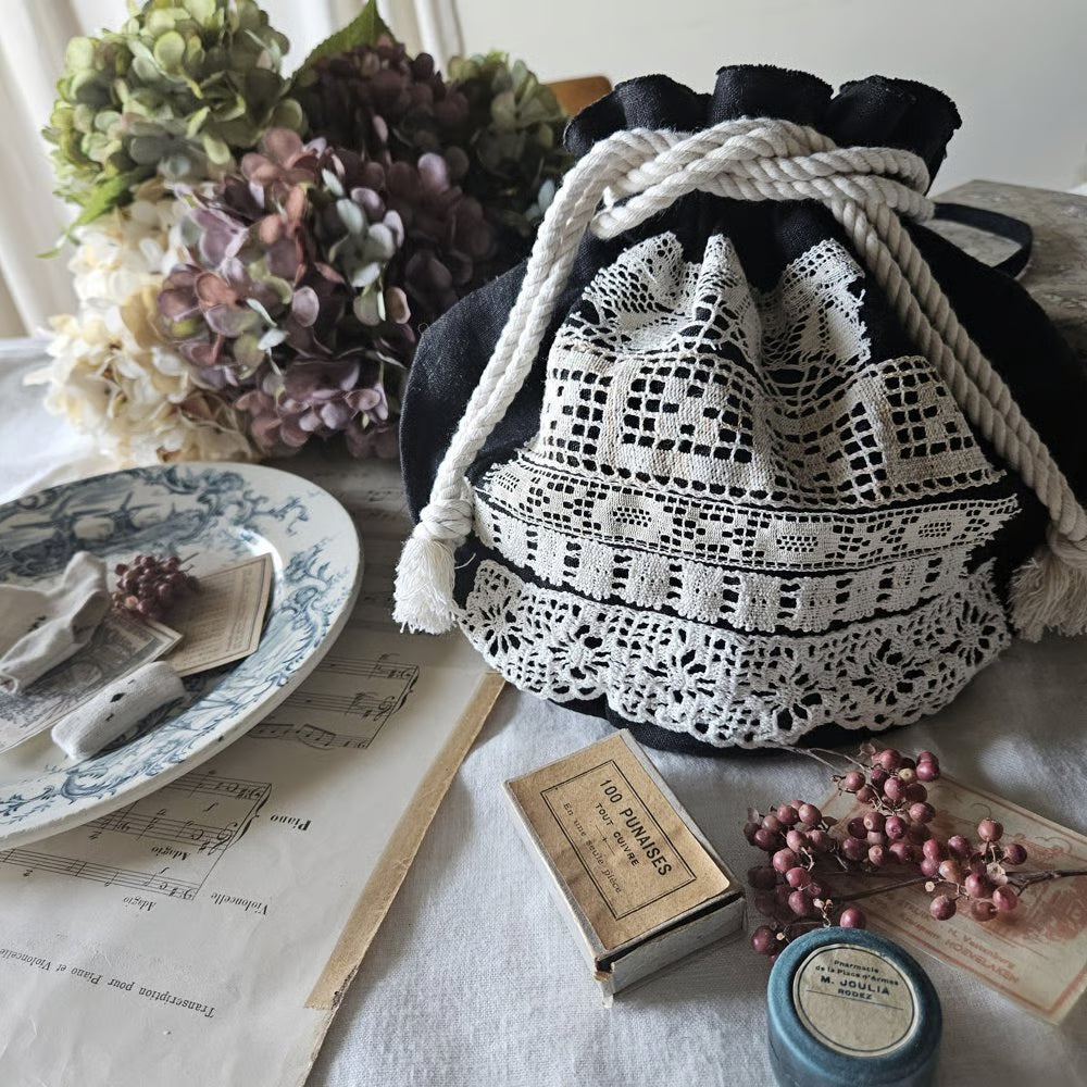 《即納》【French black】フレンチブラック Antique lace mashumallow pouch アンティークレースのマシュマロ巾着　マシュマロポーチ　ポシェット　