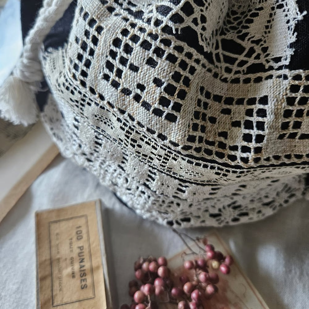 《即納》【French black】フレンチブラック Antique lace mashumallow pouch アンティークレースのマシュマロ巾着　マシュマロポーチ　ポシェット　