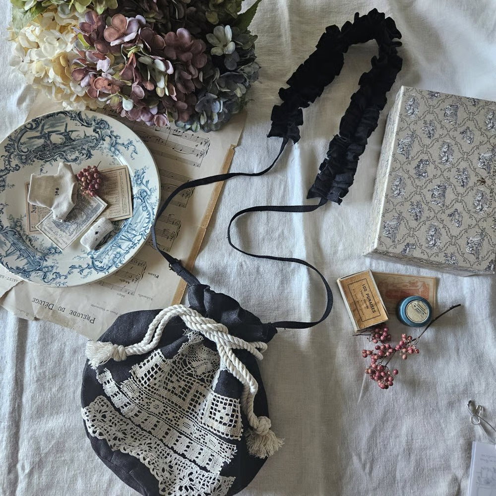 《即納》【French black】フレンチブラック Antique lace mashumallow pouch アンティークレースのマシュマロ巾着　マシュマロポーチ　ポシェット　