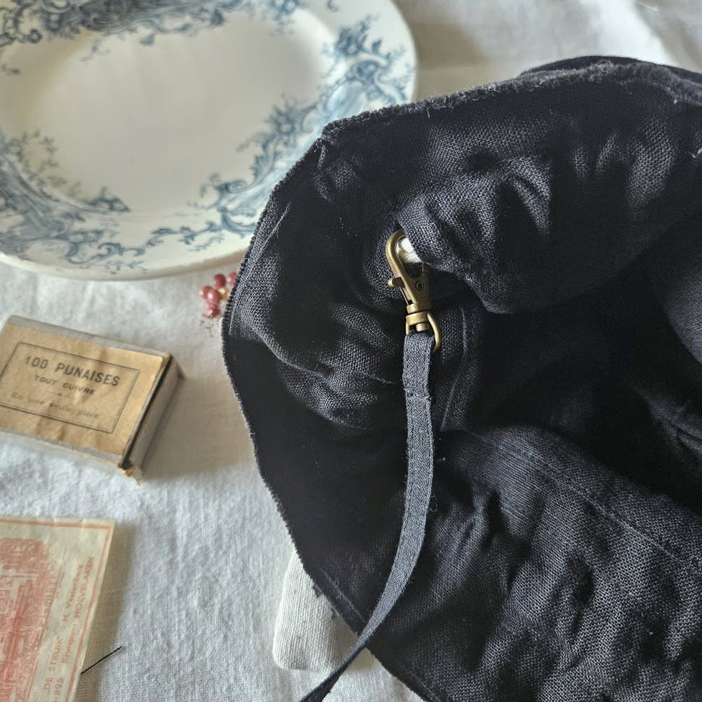 《即納》【French black】フレンチブラック Antique lace mashumallow pouch アンティークレースのマシュマロ巾着　マシュマロポーチ　ポシェット　