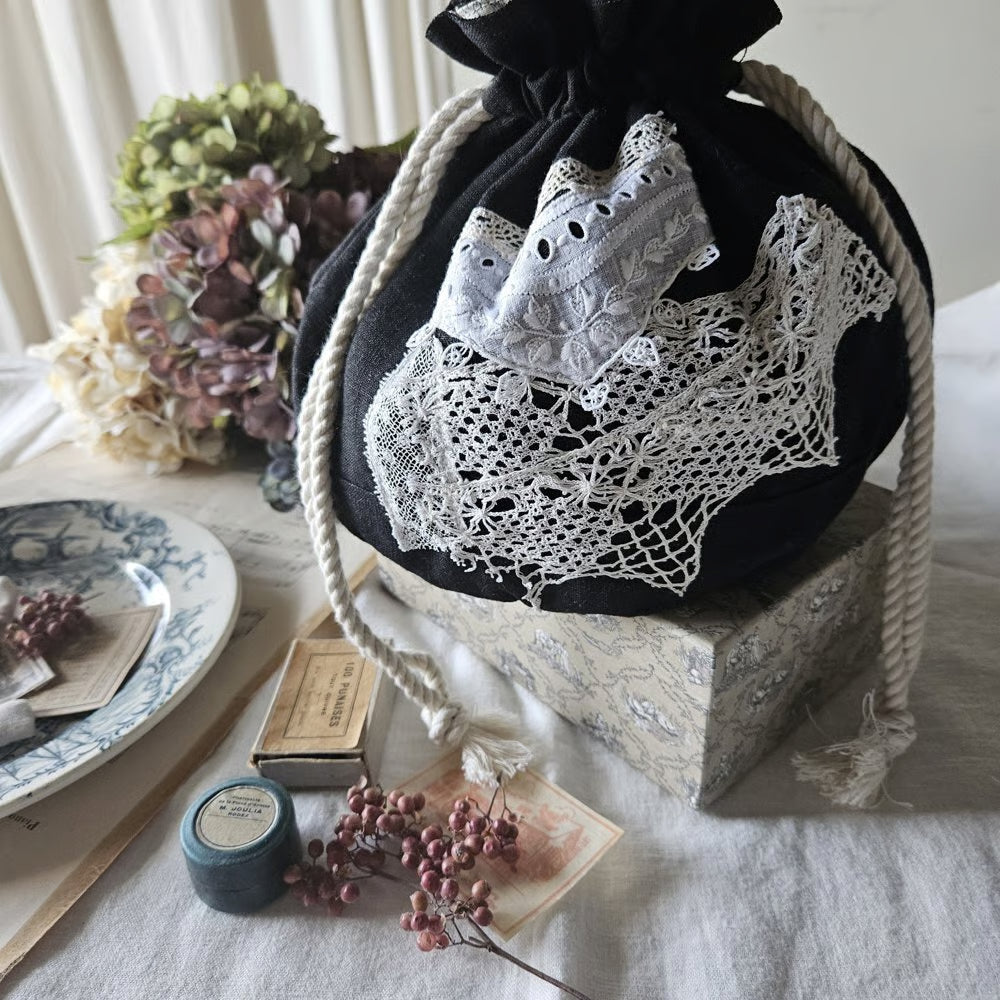 《即納》【French black】フレンチブラック Antique lace mashumallow pouch アンティークレースのマシュマロ巾着　マシュマロポーチ　ポシェット　