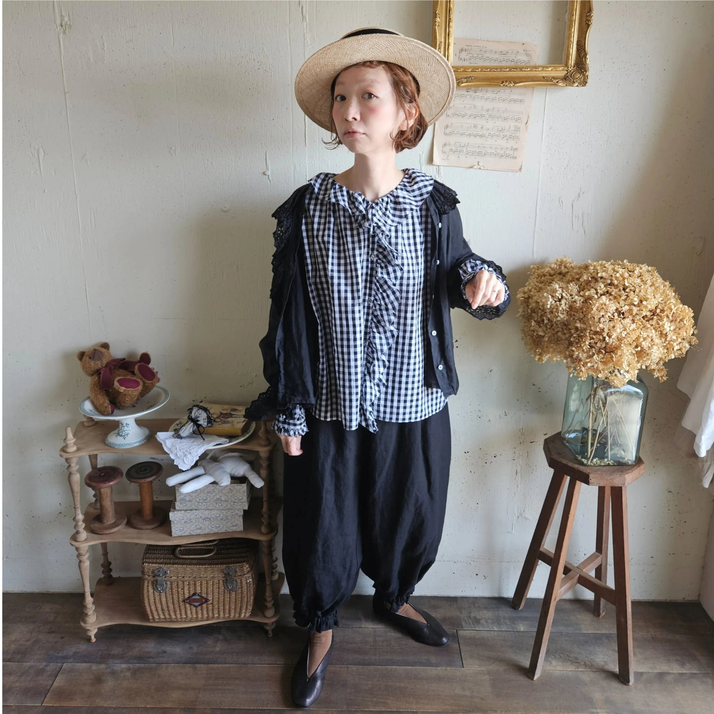 《Black》ギンガムチェックのフリルブラウスblack　ginghamcheck