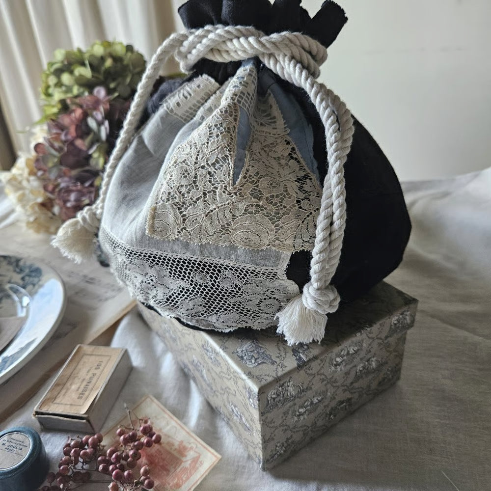 《即納》【French black】フレンチブラック Antique lace mashumallow pouch アンティークレースのマシュマロ巾着　マシュマロポーチ　ポシェット　