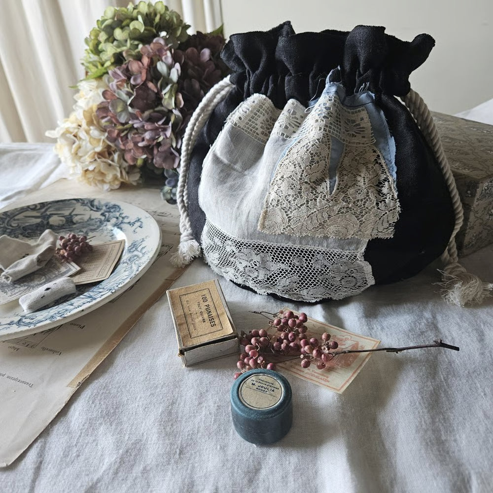 《即納》【French black】フレンチブラック Antique lace mashumallow pouch アンティークレースのマシュマロ巾着　マシュマロポーチ　ポシェット　