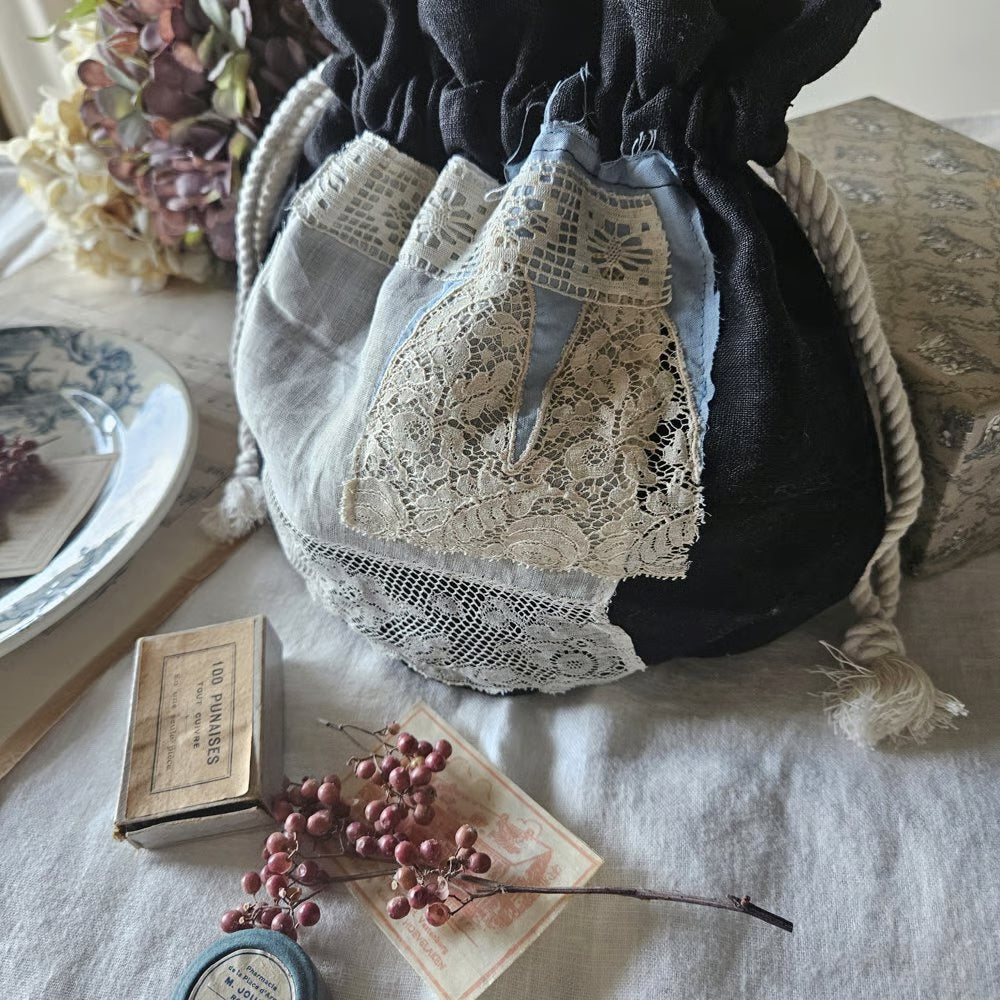 《即納》【French black】フレンチブラック Antique lace mashumallow pouch アンティークレースのマシュマロ巾着　マシュマロポーチ　ポシェット　