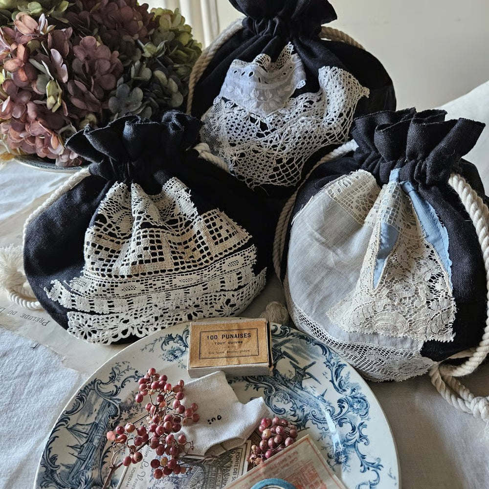 《即納》【French black】フレンチブラック Antique lace mashumallow pouch アンティークレースのマシュマロ巾着　マシュマロポーチ　ポシェット　