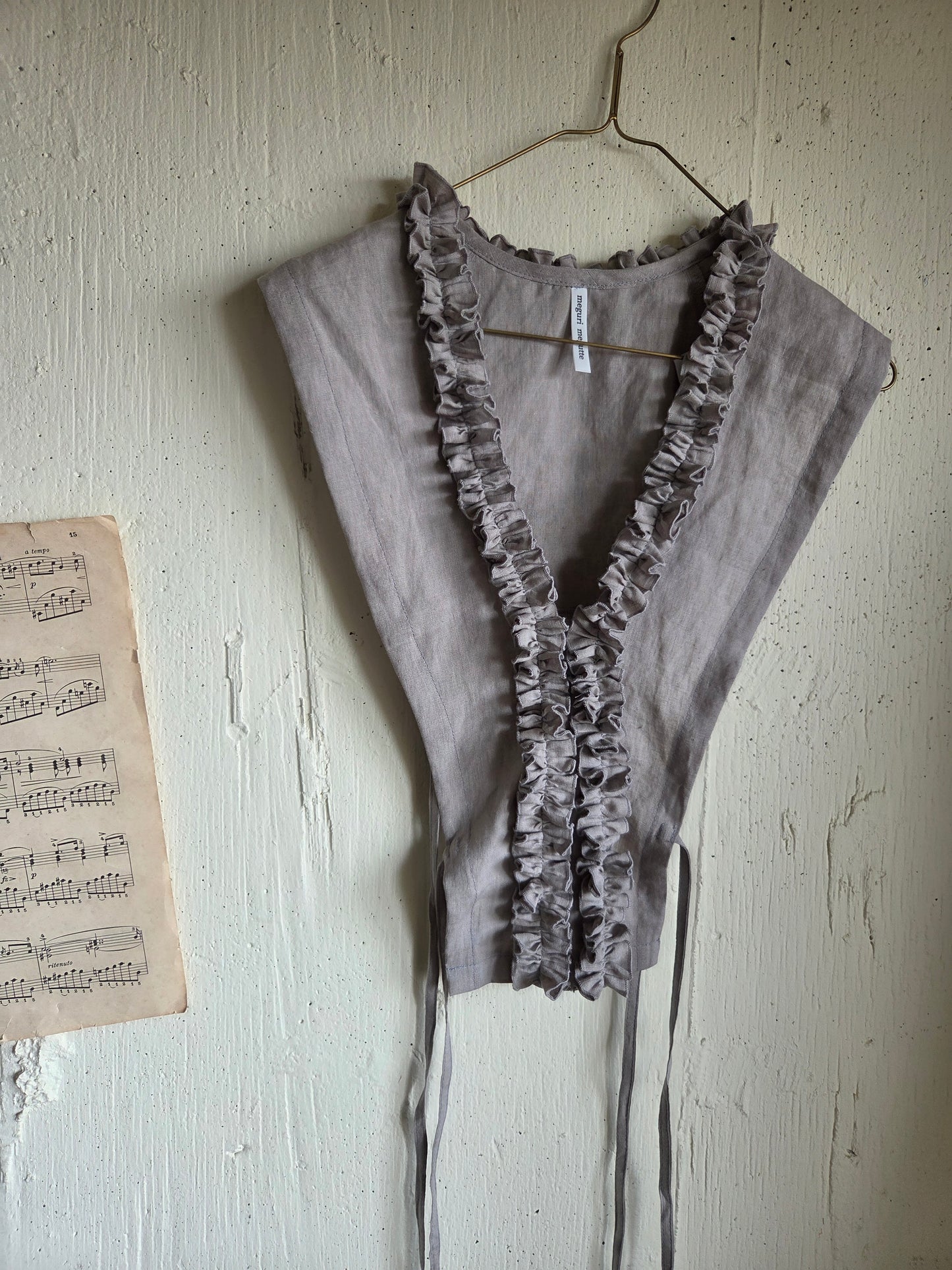 ハナビラフリルのつけ襟　サンドグレー　gray   hanabira furil collar  gray