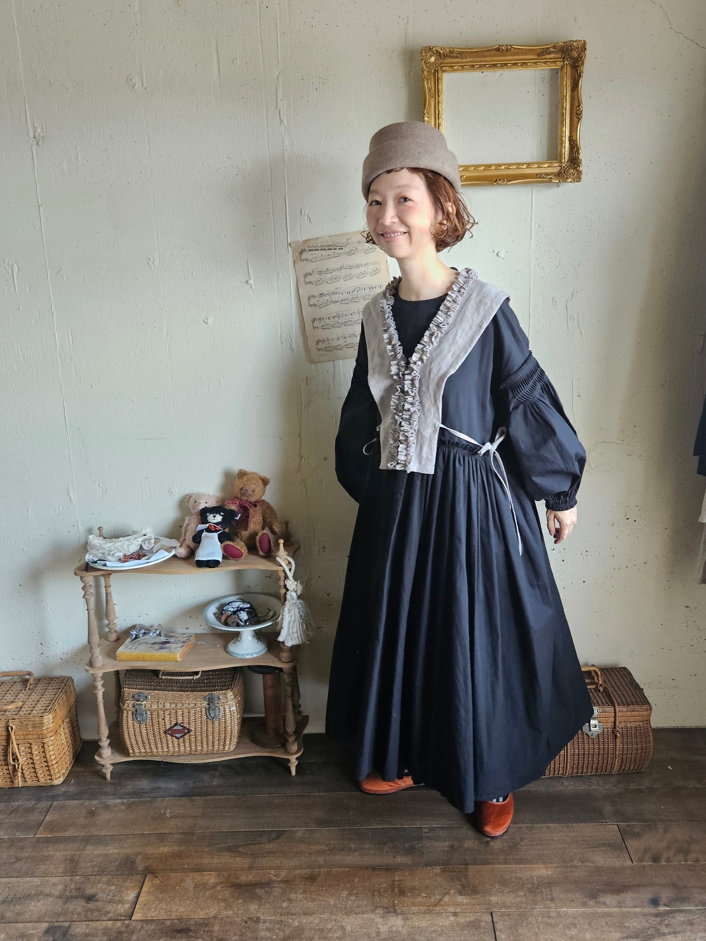 ハナビラフリルのつけ襟　サンドグレー　gray   hanabira furil collar  gray