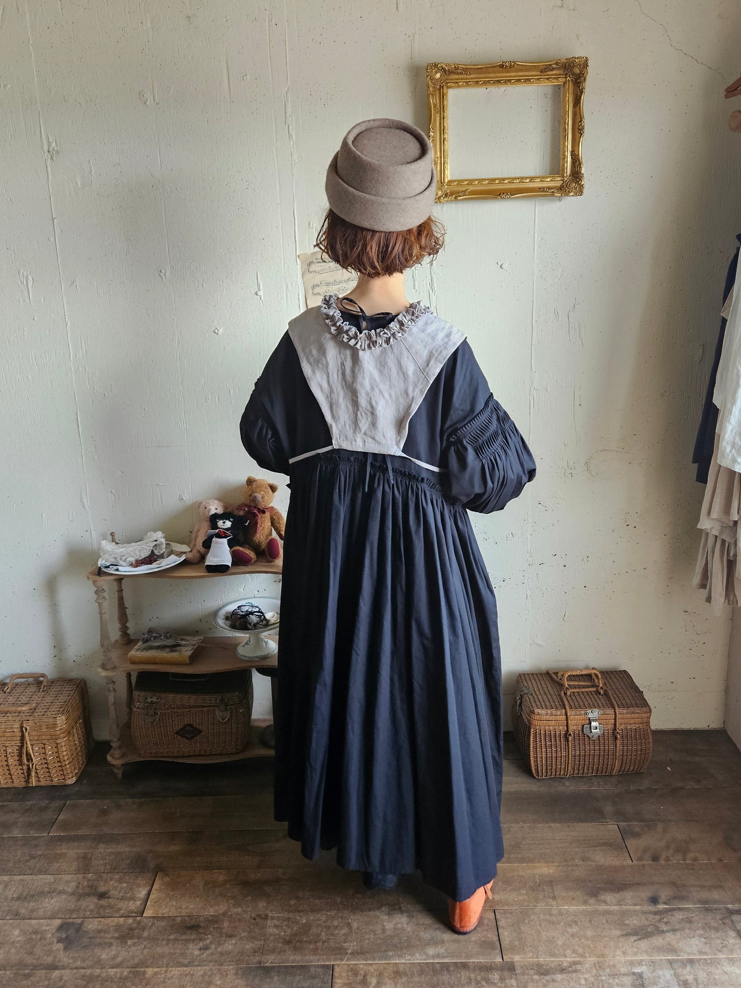 ハナビラフリルのつけ襟　サンドグレー　gray   hanabira furil collar  gray