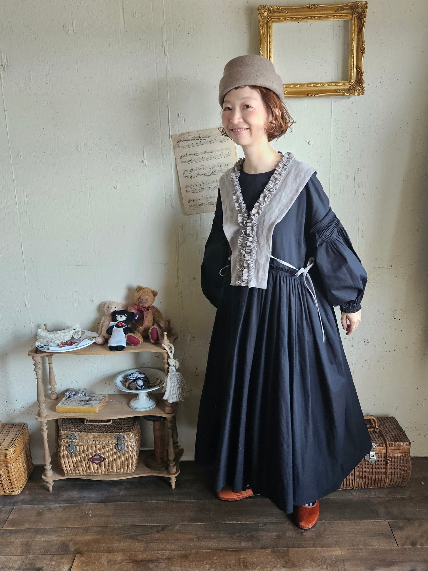 ハナビラフリルのつけ襟　サンドグレー　gray   hanabira furil collar  gray