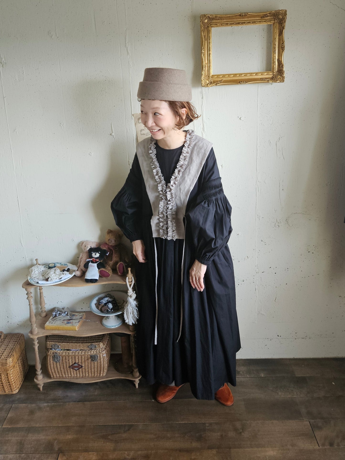 ハナビラフリルのつけ襟　サンドグレー　gray   hanabira furil collar  gray