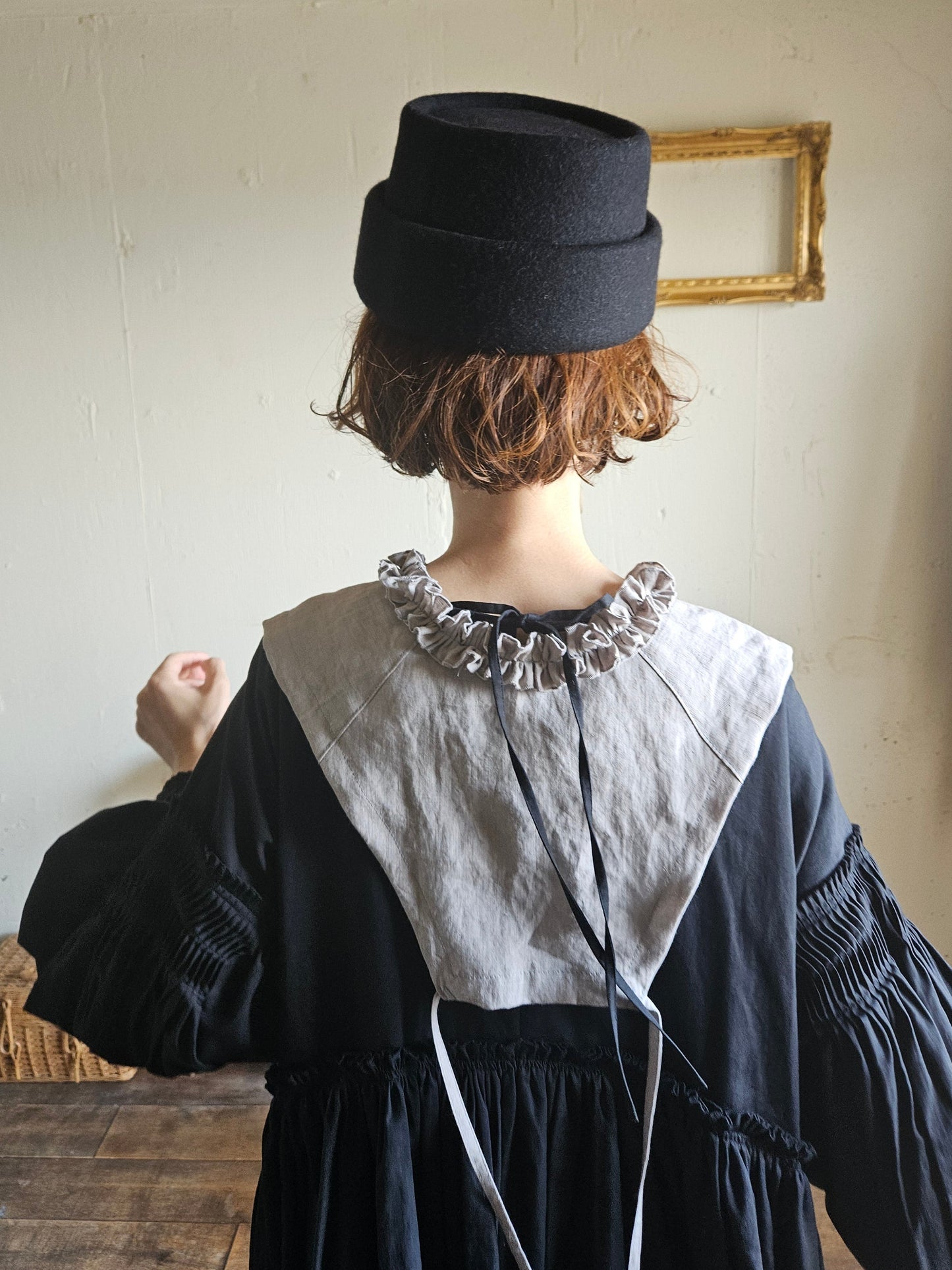 ハナビラフリルのつけ襟　サンドグレー　gray   hanabira furil collar  gray