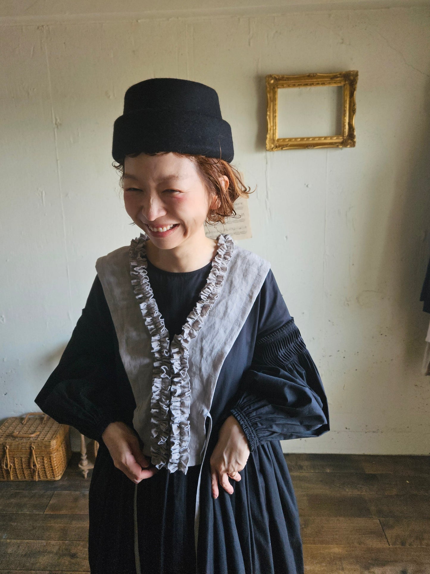 ハナビラフリルのつけ襟　サンドグレー　gray   hanabira furil collar  gray