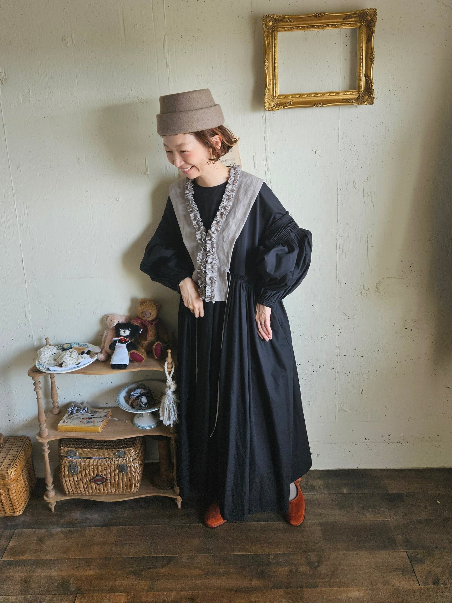 ハナビラフリルのつけ襟　サンドグレー　gray   hanabira furil collar  gray